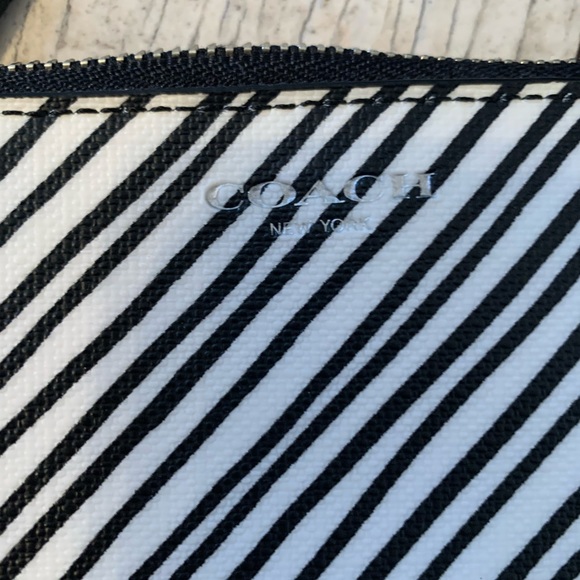 COACH purse wristlet - Picture 3 of 4